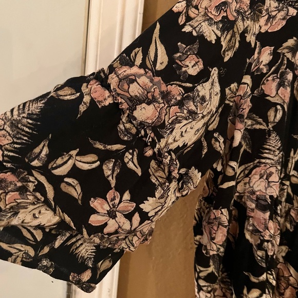 Cato Blouse. - Picture 5 of 7